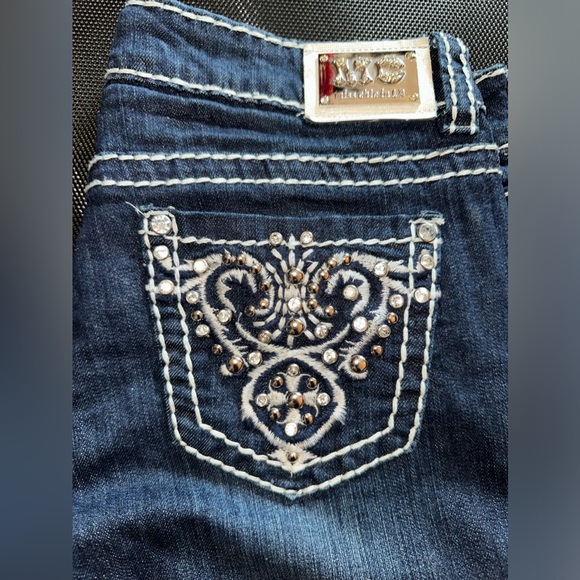 Miss Chic In LA Jeans - Picture 2 of 5